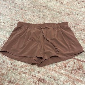 Lululemon Stroll at Sundown Shorts